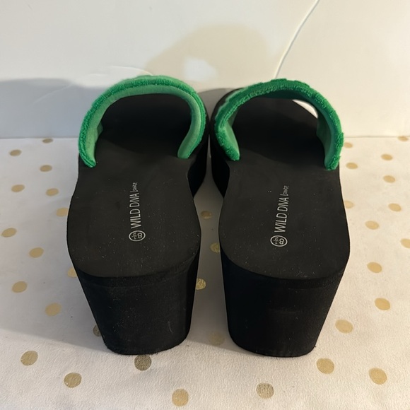 Wild Diva Lounge Platform Black with Green Terry Cloth Strap Slide Sandals New - Picture 3 of 3